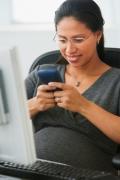 pregnant_woman_reads_text_message
